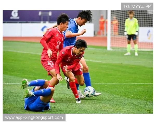 力气大的足球明星如何在赛场上展现力量与技巧的完美结合